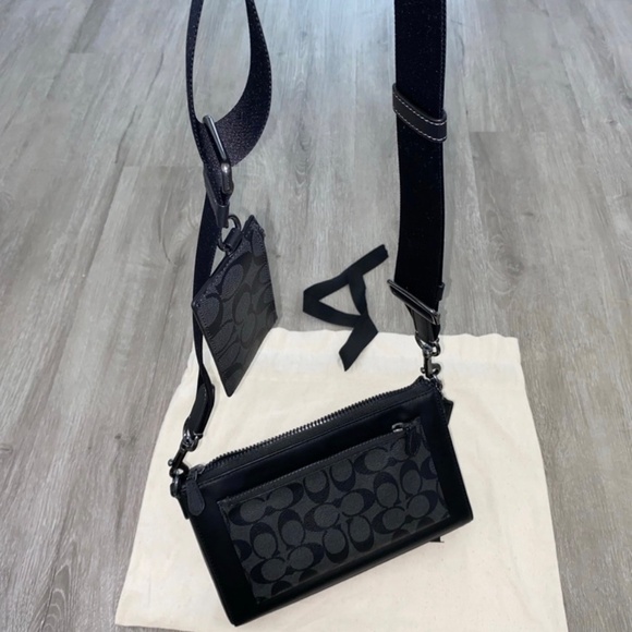 Authentic Coach crossbody - Picture 6 of 6